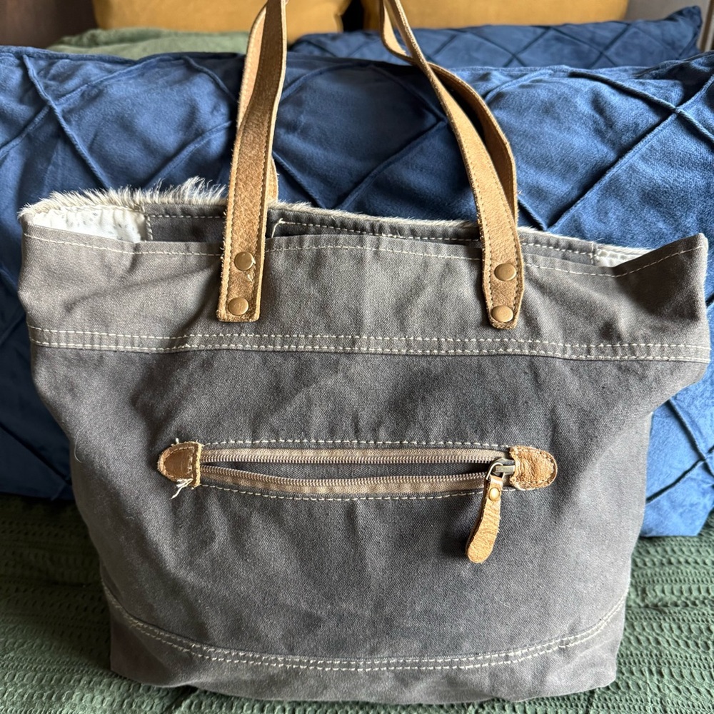 MYRA SHOULDER TOTE BAG CREAM & TAN - Picture 2 of 8